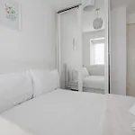 בית נופש Modern Centre 3bd - Fire Pit - Free Parking *