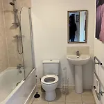 Ubytování v soukromí New Private In Shared 2 Bed Flat Delta Point