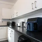 Steps From Old Trafford - Modern Prázdninový dům