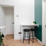 Exotic 4bd, Etihad, Coop Arena - Tv In And Outdoor Dining Prázdninový dům