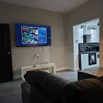 Spacious 3br With Free Parking Ideal For Business & Contractor Sleeps Up To 6 * 曼彻斯特