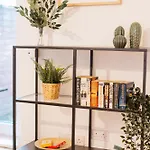 3 Bedroom House In Salford - Sleeps 6 Guests, Contractors, Groups, Families, Business, Leisure & Relocation Welcome, 15 Minutes From Centre, Fast Wi-fi, Smart Tv In Each Bedroom And Free Parking, Long & Short Welcome 度假居