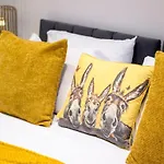 Hébergement de vacances 5br Contractor Hub - Free Parking - 20 Percent Off Monthly