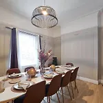 Massive And Stylish 5 Bed House - Sleeps 13 - Free Parking Prázdninový dům *
