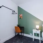 Spacious 3 Bed In By 53 Degrees Property, Perfect For Group Stays, Sleeps 8 With Free Parking!