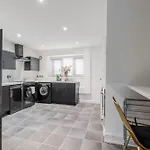 בית נופש Modern Centre 3bd - Fire Pit - Free Parking מנצ'סטר