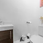 The Vibe & Play Hangout - Hot Tub Retreat