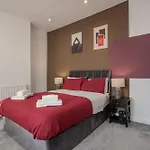 Hébergement de vacances Modern & Spacious 4-bedroom Home, Family & Contractor Friendly, Manchester