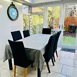 홈스테이 The Oasis - Fast Wi-fi - Private Workspace