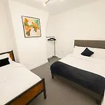 Ferienhaus Game Zone, Trafford Centre Nearby, Sleeps 8 Manchester