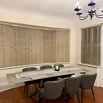 別荘 Large Luxury 4 Bedroom With Parking