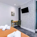 8min To Metrolink 20min To Etihad And Coop Live With Free Parking 曼彻斯特