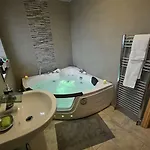 Elegant With Hot Tub * Manchester