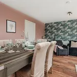 E-haven - Etihad-coop Live-free Parking-pool Table Manchester