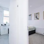 3 Bedroom Town House - Etihad Stadium - Free Parking *