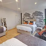 Massive And Stylish 5 Bed House - Sleeps 13 - Free Parking *