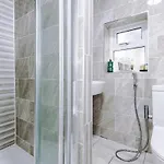 Sleeps 13, Free Parking, Near Etihad & C0-0p Live, 4br 度假居 曼彻斯特