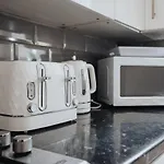 Stunning 2br House In Near Etihad And Coop Arena Manchester