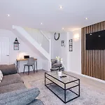 Ferienhaus Stylish 2br House For 4 In With Parking