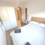 Ubytování v soukromí New Private In Shared 2 Bed Flat Camp St *