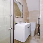 Sleeps 13, Free Parking, Near Etihad & C0-0p Live, 4br בית נופש מנצ'סטר