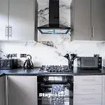 Spacious 4-bed Near Didsbury