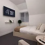 Boutique Mcr With Games Table, Sleeps 9 Дом отдыха