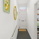 2 Bedroom 5 Beds House 10 Minutes Away From Centre And Hospitals On Street Parking ,great For Long Term Contractors And Hospital Workers Tatil Evi Manchester