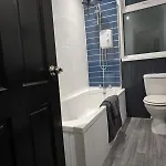 度假居 Spacious 3br With Free Parking Ideal For Business & Contractor Sleeps Up To 6 曼彻斯特