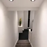 Boutique Mcr With Games Table, Sleeps 9 Дом отдыха