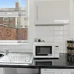 بيت للعطل 2 Bedroom 5 Beds House 10 Minutes Away From Centre And Hospitals On Street Parking ,great For Long Term Contractors And Hospital Workers *