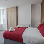 Hébergement de vacances Modern & Spacious 4-bedroom Home, Family & Contractor Friendly, *