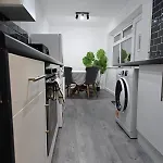 Spacious 3br With Free Parking Ideal For Business & Contractor Sleeps Up To 6 曼彻斯特