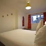 Cosy 2bdr House With Driveway Near Manchester