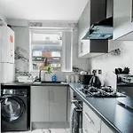 Spacious 4-bed Near Didsbury - 20046 Manchester