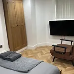 بيت ضيافة Hendham - Near Etihad Stadium, Coop Live Arena, National Cycling Centre & 24 Hour Asda