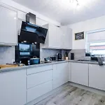 別荘 Ideal Group 3br House For 8 Parking