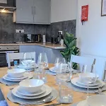 Modern 3br House - Quiet Clifton Area * Manchester