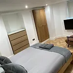 بيت ضيافة Hendham - Near Etihad Stadium, Coop Live Arena, National Cycling Centre & 24 Hour Asda مانشستر