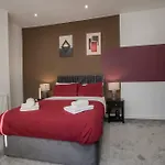 Hébergement de vacances Modern & Spacious 4-bedroom Home, Family & Contractor Friendly, Manchester