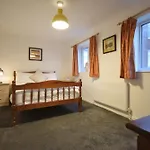 Cosy 2bdr House With Driveway Near Manchester