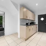 The Vibe & Play Hangout - Hot Tub Retreat Дом отдыха *