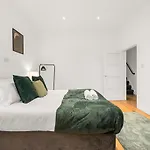 Hébergement de vacances 5br Contractor Hub - Free Parking - 20 Percent Off Monthly