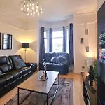Massive And Stylish 5 Bed House - Sleeps 13 - Free Parking Manchester