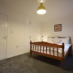 Cosy 2bdr House With Driveway Near *