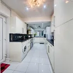 3 Bedrooms Sleeps 7 Free Parking Prázdninový dům *