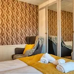 Modern 3br Sleeps 7 Parking * Manchester