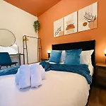 別荘 3br House Near Old Trafford With Games Sleeps 8