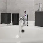 بيت للعطل 2 Bedroom 5 Beds House 10 Minutes Away From Centre And Hospitals On Street Parking ,great For Long Term Contractors And Hospital Workers *