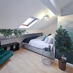 Prázdninový dům Massive And Stylish 5 Bed House - Sleeps 13 - Free Parking